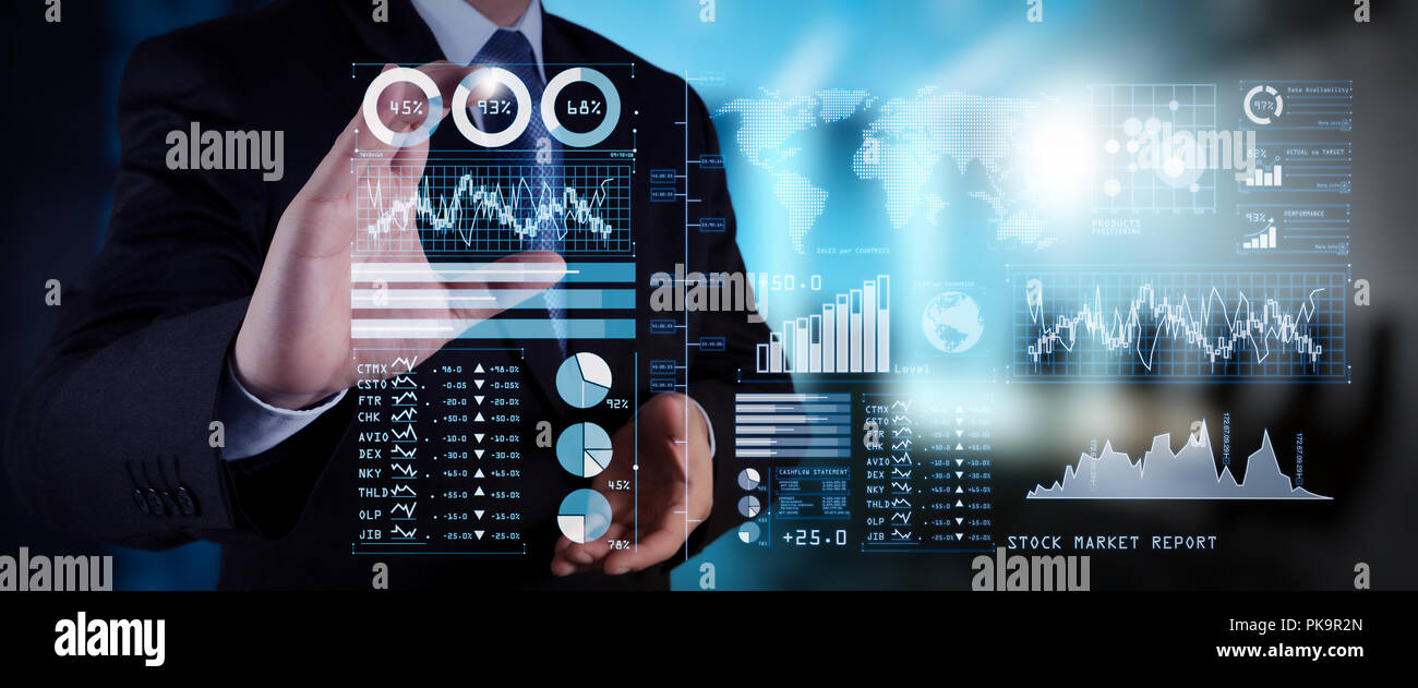 L'analyse des investisseurs rapport de marché boursier et financier tableau de bord avec la business intelligence (BI), avec des indicateurs de performance clés (KPI).businessman hand Banque D'Images