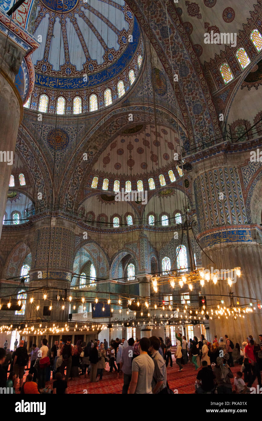 L'intérieur du plafond de la Mosquée Bleue (Mosquée Sultan Ahmed), Istanbul, Turquie Banque D'Images
