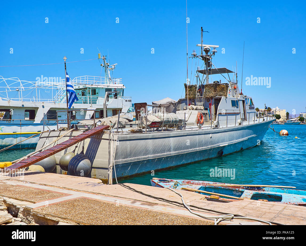 Un navire de guerre au port de Kos. Région Sud de la mer Egée, en Grèce. Banque D'Images