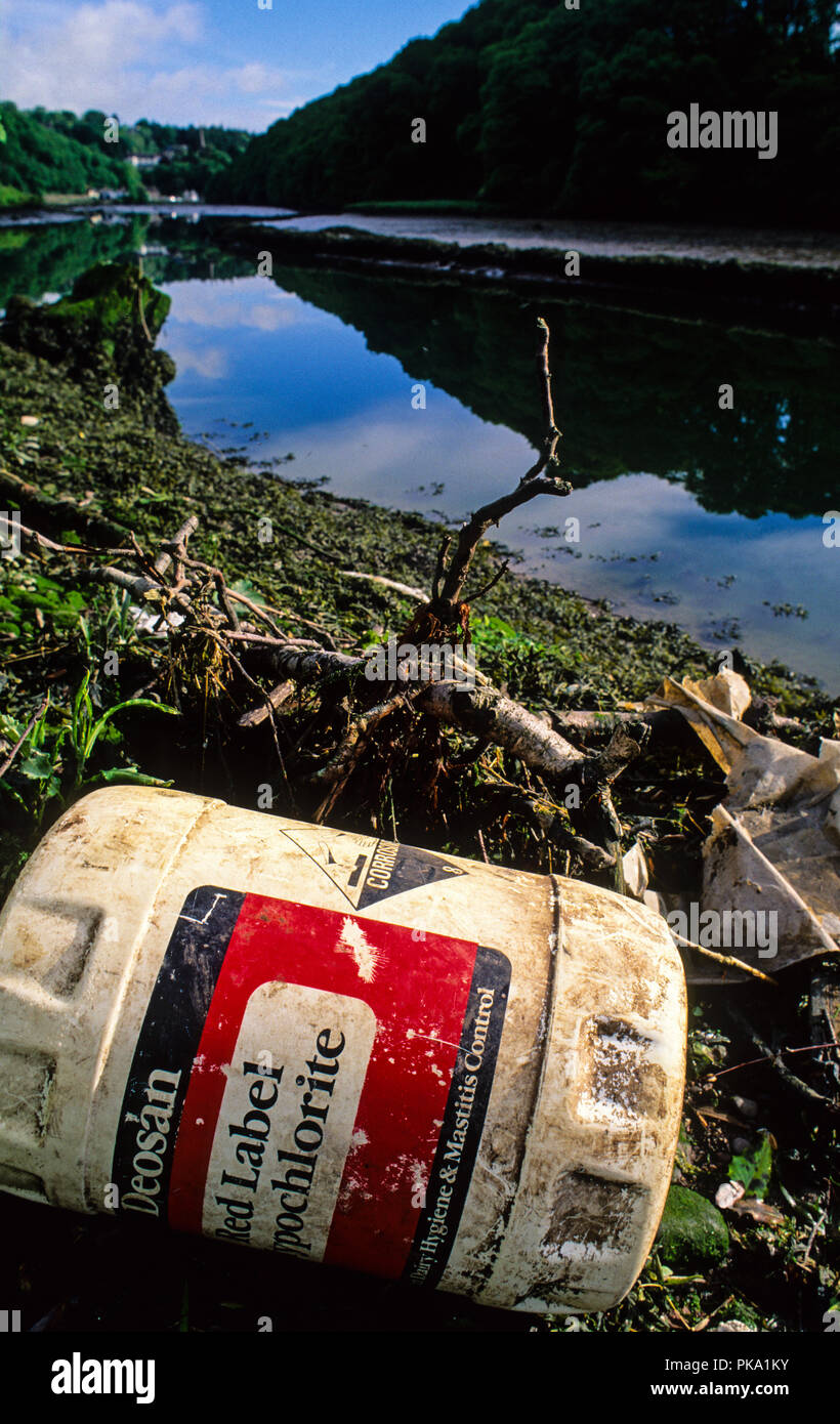 Produits chimiques/pesticides rivière polluée Lee, Cork City, comté de Cork, Irlande, Europe. Banque D'Images