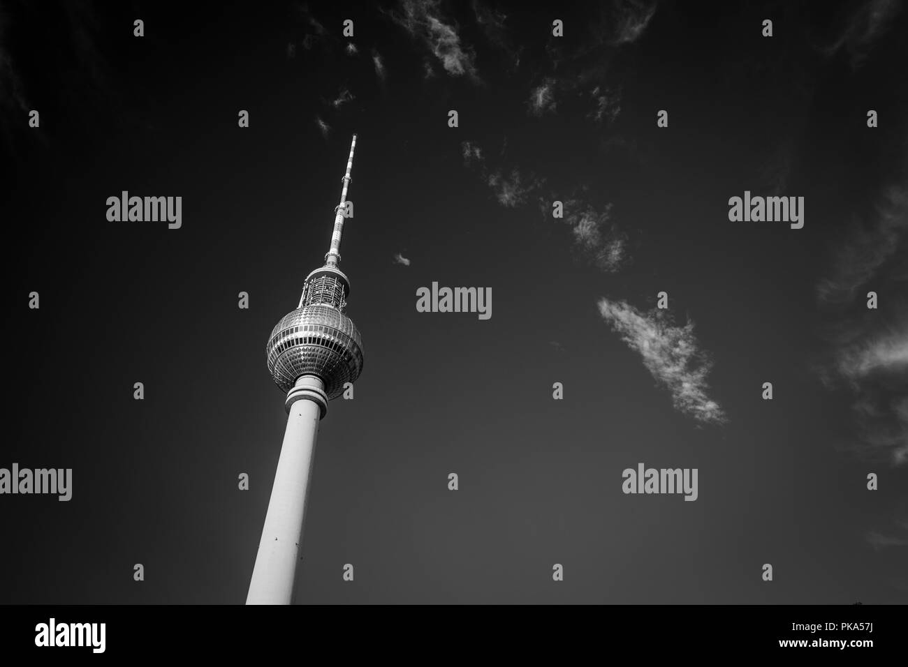 Berlin, Allemagne - 17 août 2018 : La Fernsehturm, la tour de télévision près de l'Alexanderplatz Banque D'Images