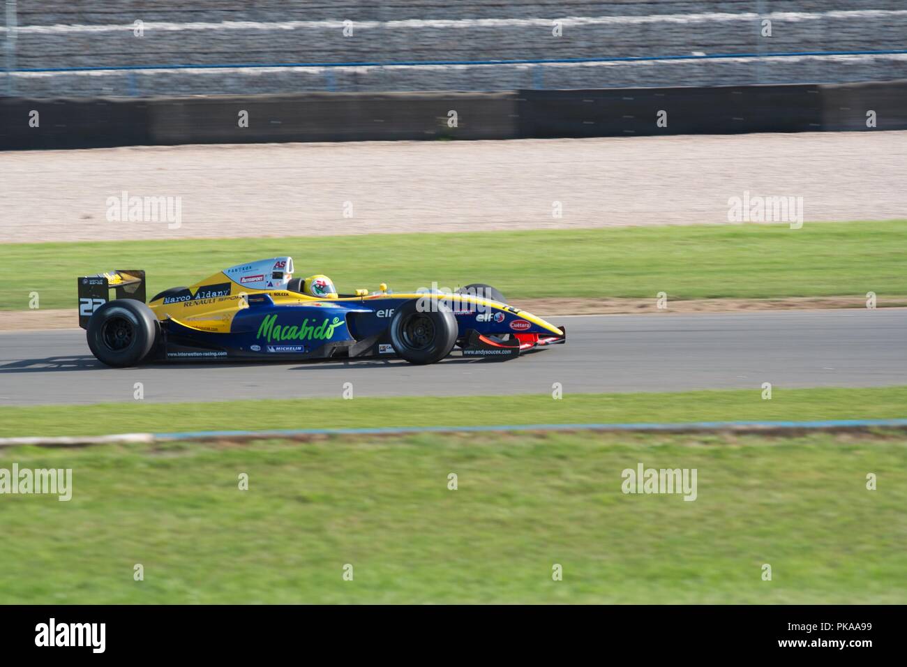 Voitures Renault Classic à partir de cas au Royaume-Uni. Clio Alpine sont certains des modèles classiques. L'événement de sport automobile Renault à Donington Banque D'Images