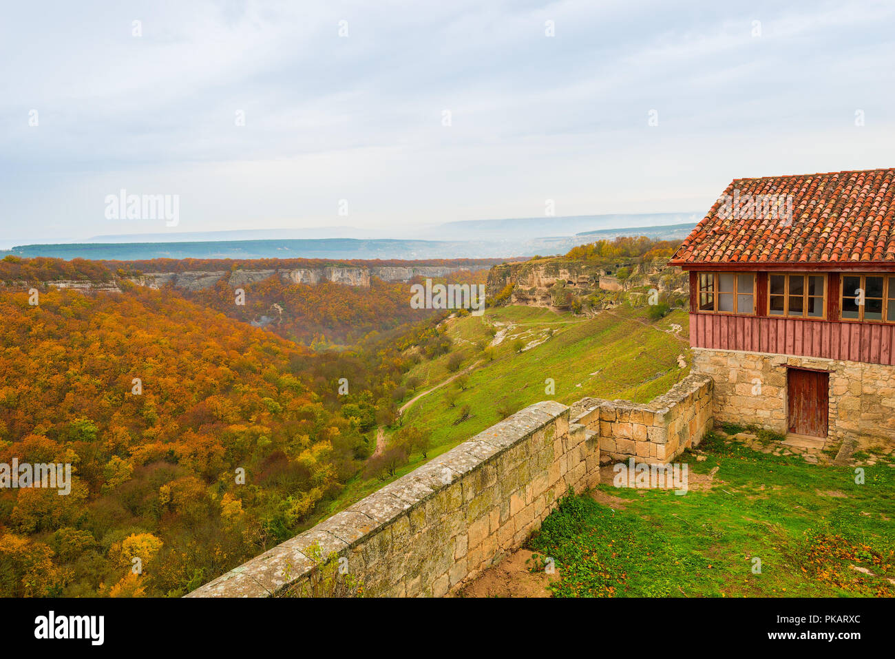 Vue de la ville de cave Chufut-Kale, Crimée Banque D'Images