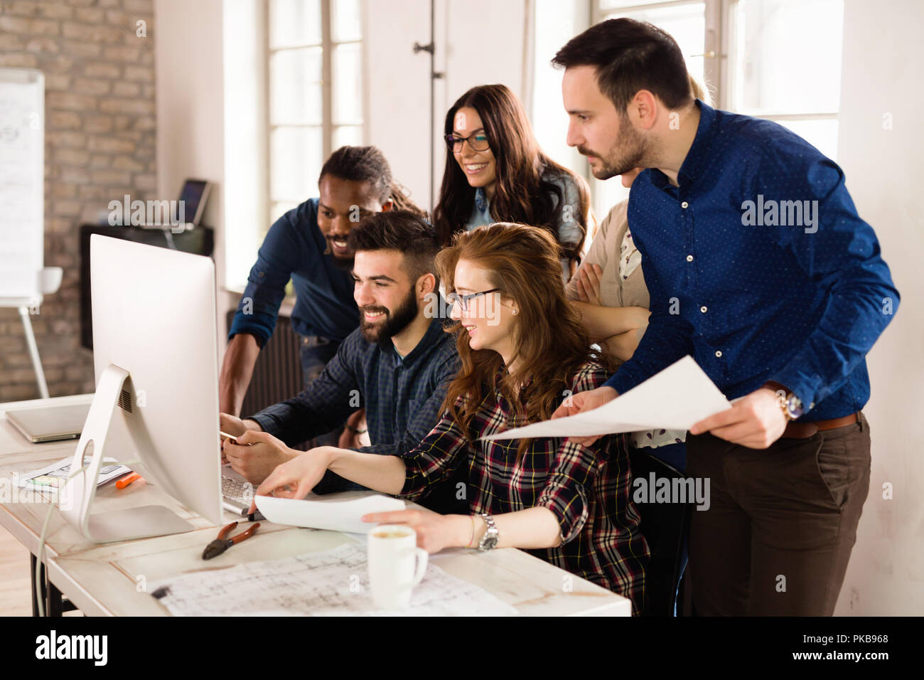 Photo d'architectes travaillant ensemble dans office Banque D'Images