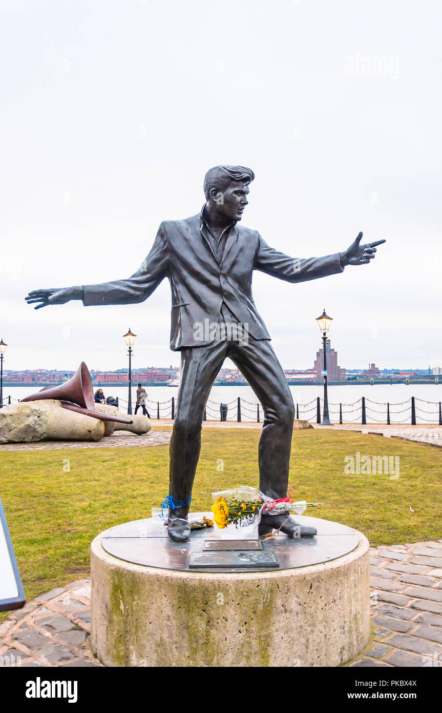 La statue de Billy Fury à Liverpool, Angleterre, Royaume-Uni, portrait Banque D'Images