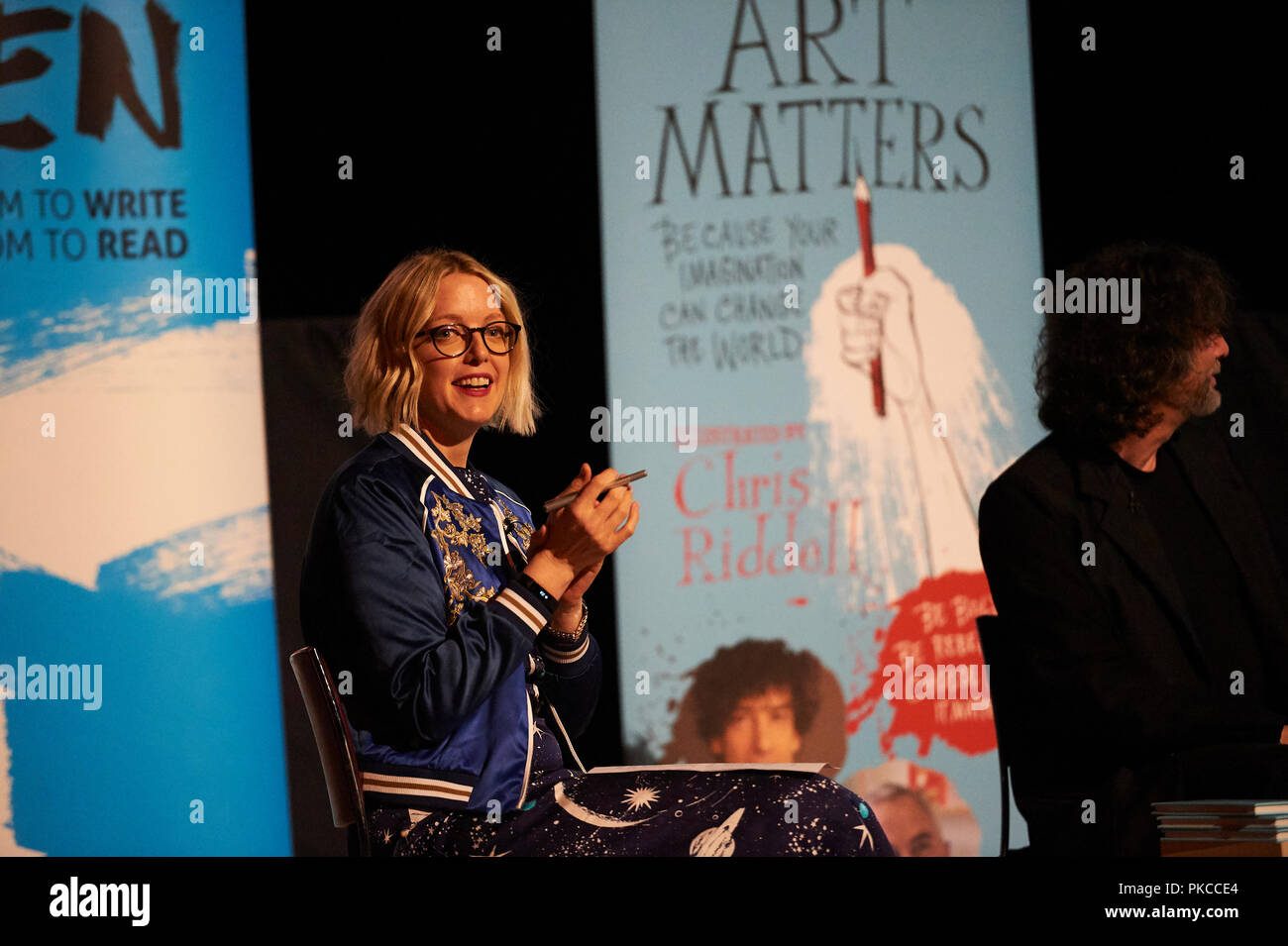 Londres, Royaume-Uni. 12Th Sep 2018. Neil Gaiman et Chris Riddle au nouveau EartHackney, Art Matters Live organisé avec brio par Lauren Laverne, 12 septembre 2018. Londres. Crédit : Thomas Bowles/Alamy Live News Banque D'Images