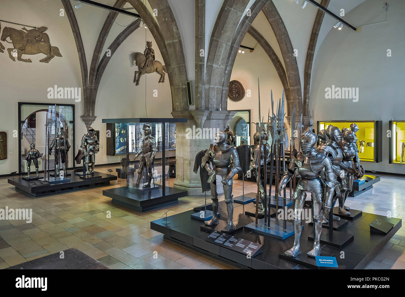 Hall avec des armes et armures, Musée National, Munich, Haute-Bavière, Bavière, Allemagne Banque D'Images