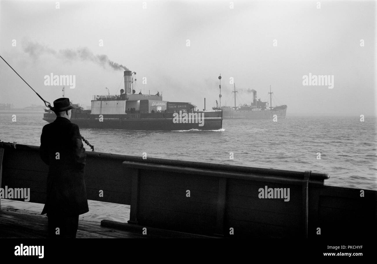 Tilbury Ferry, Tamise, Essex, c1945-c1965. Artiste : SW Rawlings. Banque D'Images