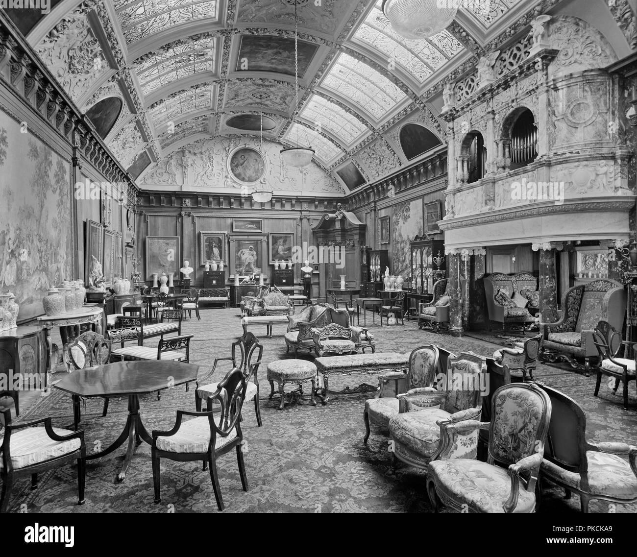 Salle de musique, Thornton Manor, Thornton Hough, près de Port Sunlight, Merseyside, 1903. Artiste : Henry Bedford Lemere. Banque D'Images