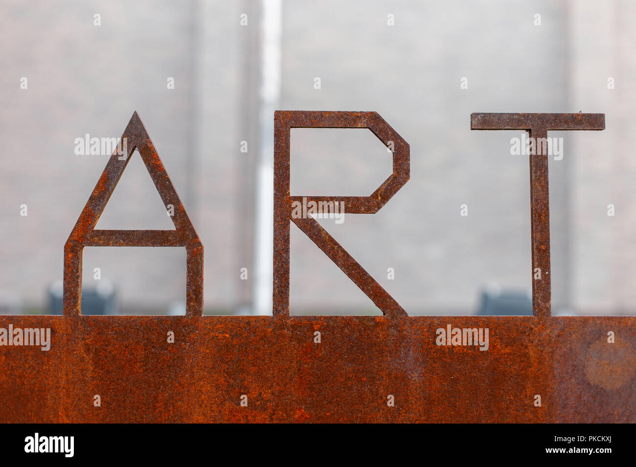 Rusty metal sign ART lettres. Banque D'Images
