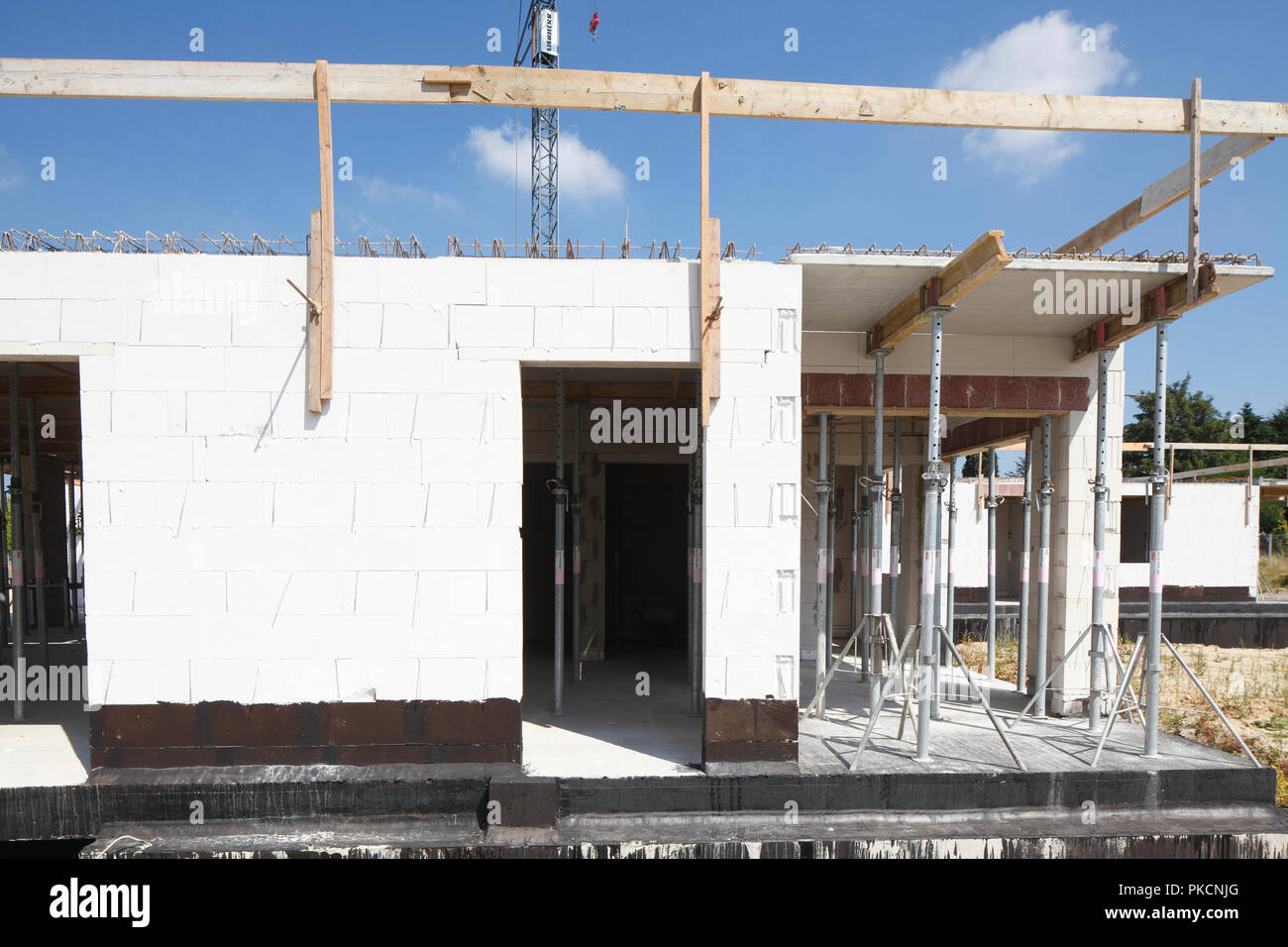 Zone de développement, la construction site, coquillages blanche avec les ouvertures des portes et des fenêtres, Cloppenburg, Basse-Saxe, Allemagne, Europe je Neubaugebiet, Baustelle, Banque D'Images