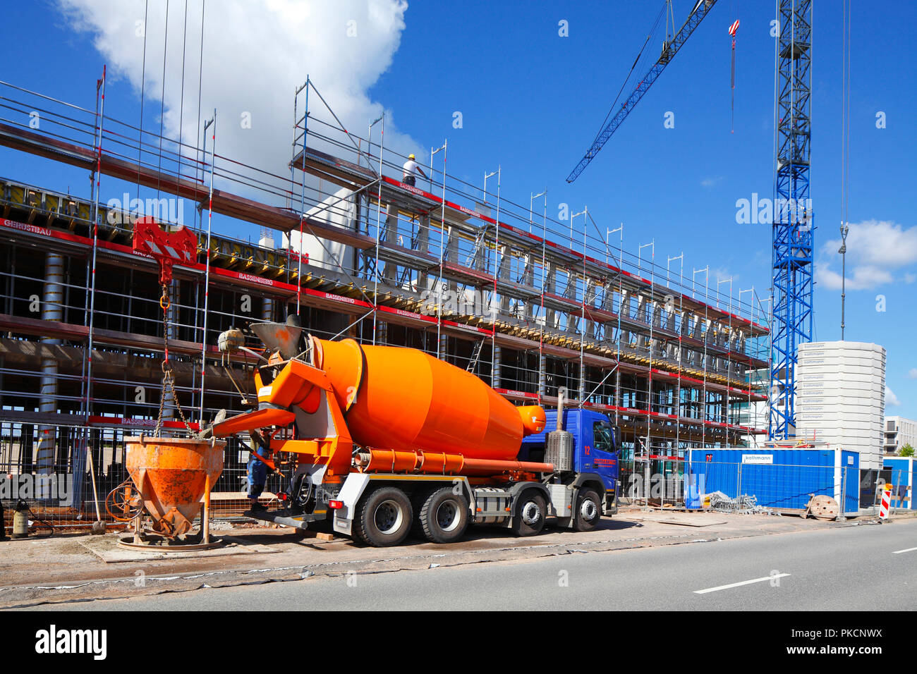 Bétonnière, la construction résidentielle et commerciale dans la brême Überseestadt, échafaudages, site de construction, shell, Brême, Allemagne, Europe I Beton Banque D'Images