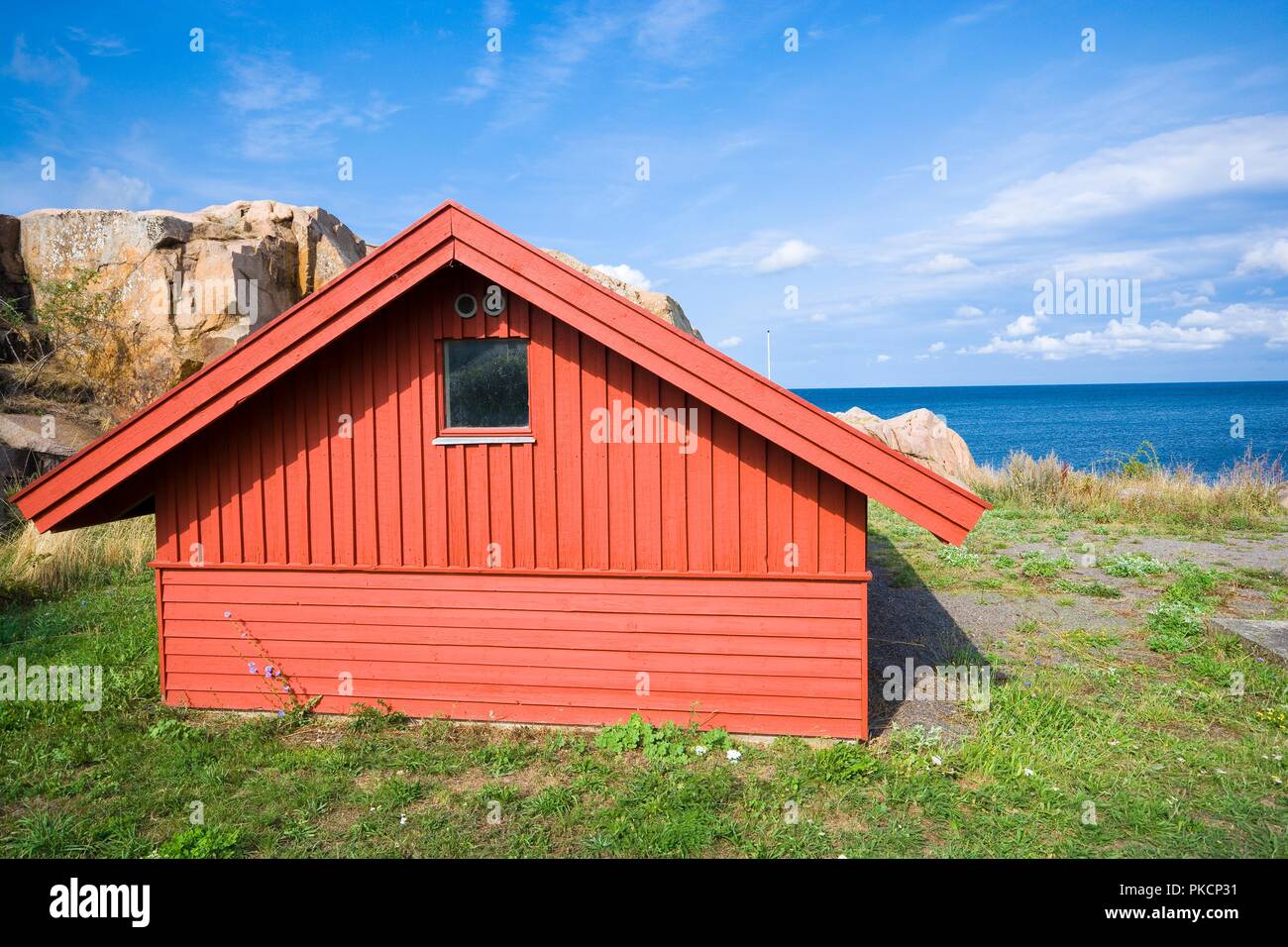 Petit chalet en bois au bord de la mer, Sandvig, Bornholm, Danemark Banque D'Images