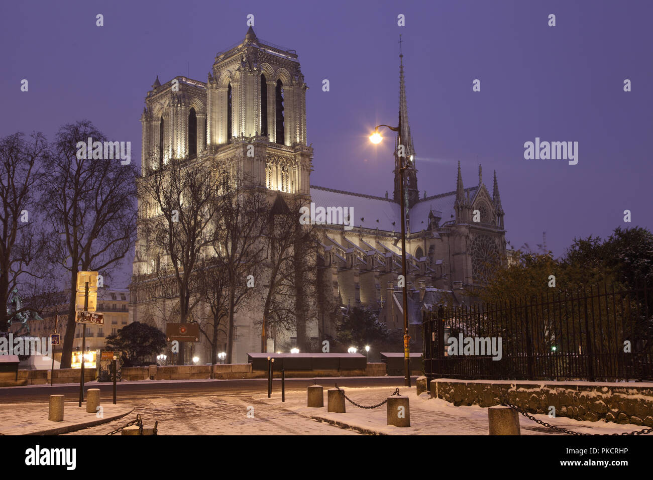 D'énormes 'Notre Dame de Paris' de Paris by night Banque D'Images