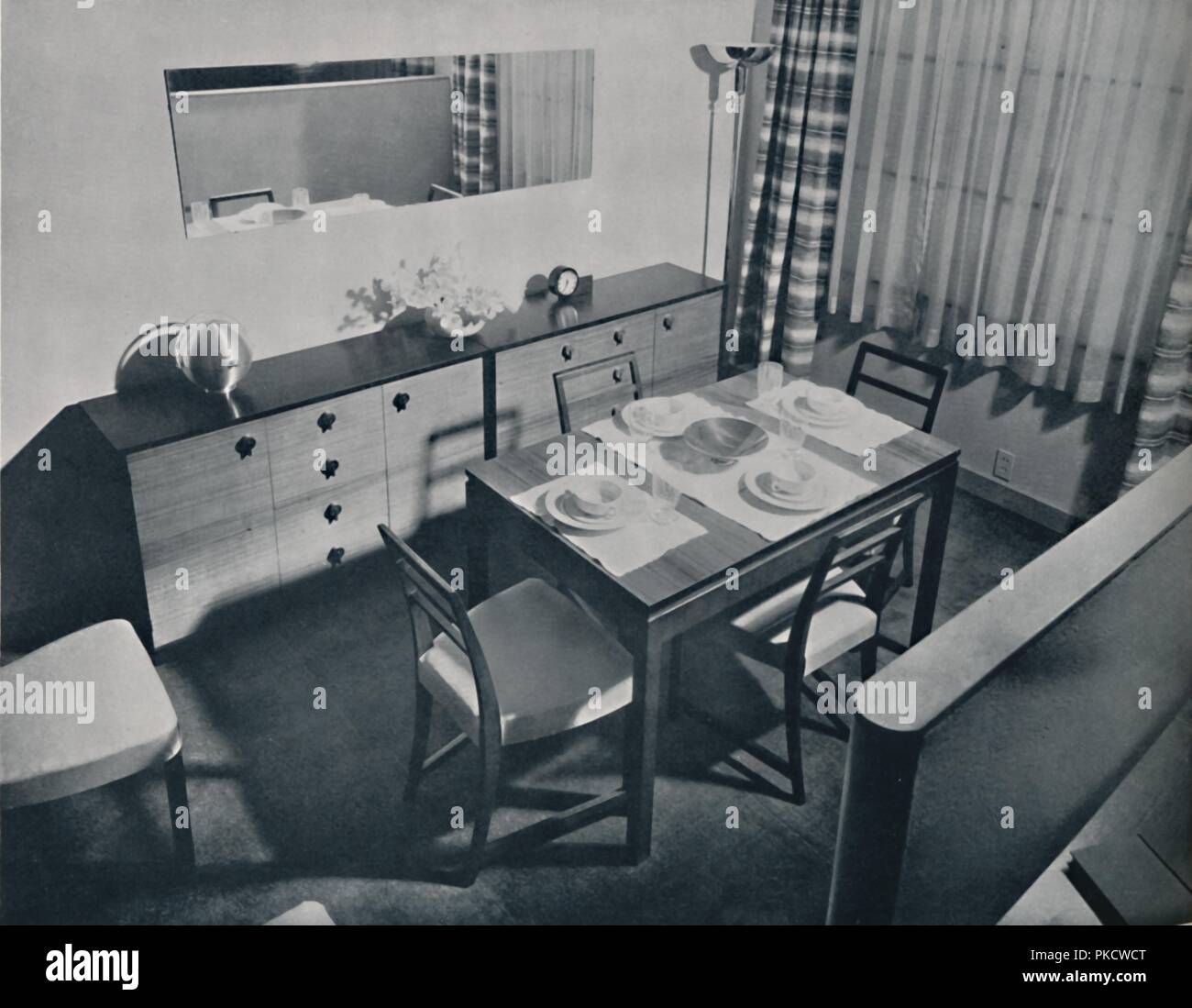 'Voir dans le salon-salle à manger conçue par Gilbert Rohde', 1936. Artiste : Inconnu. Banque D'Images