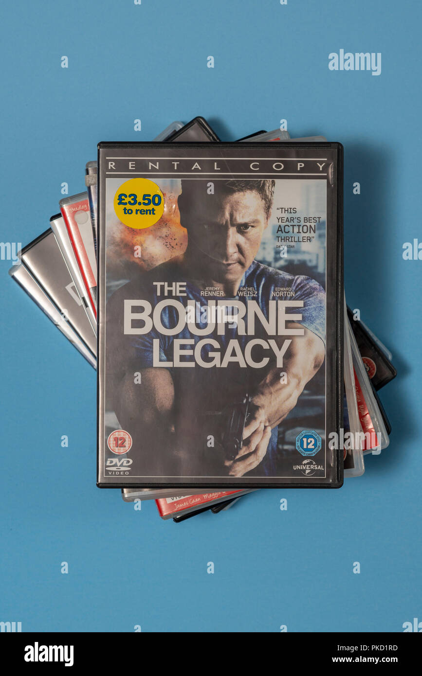 Film DVD de The Bourne Legacy dans une affaire avec une illustration. Banque D'Images