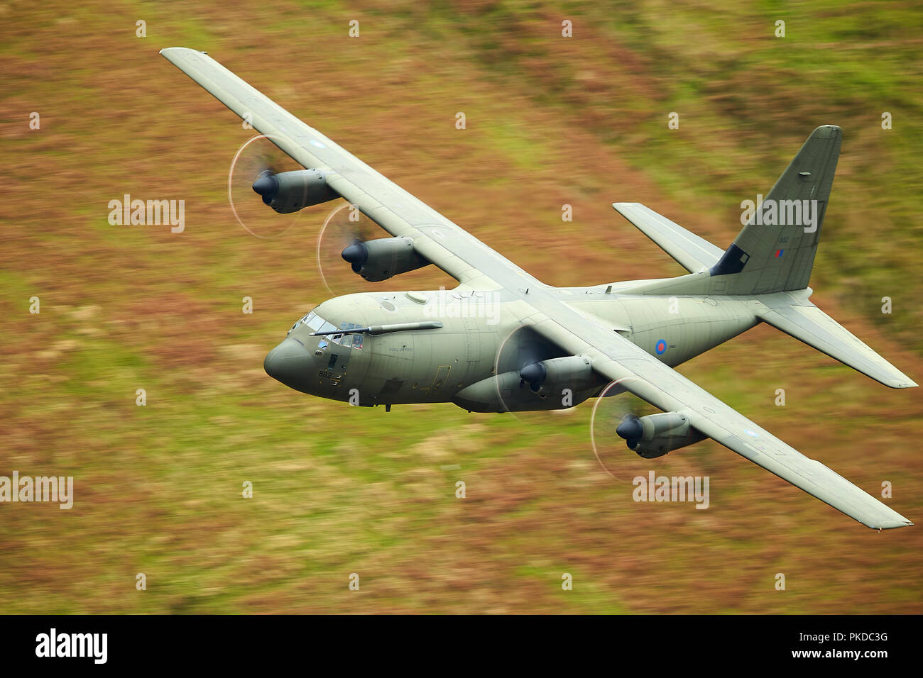 RAF Hercules C-130 dans la boucle de Mach, au nord du Pays de Galles, Royaume-Uni Banque D'Images