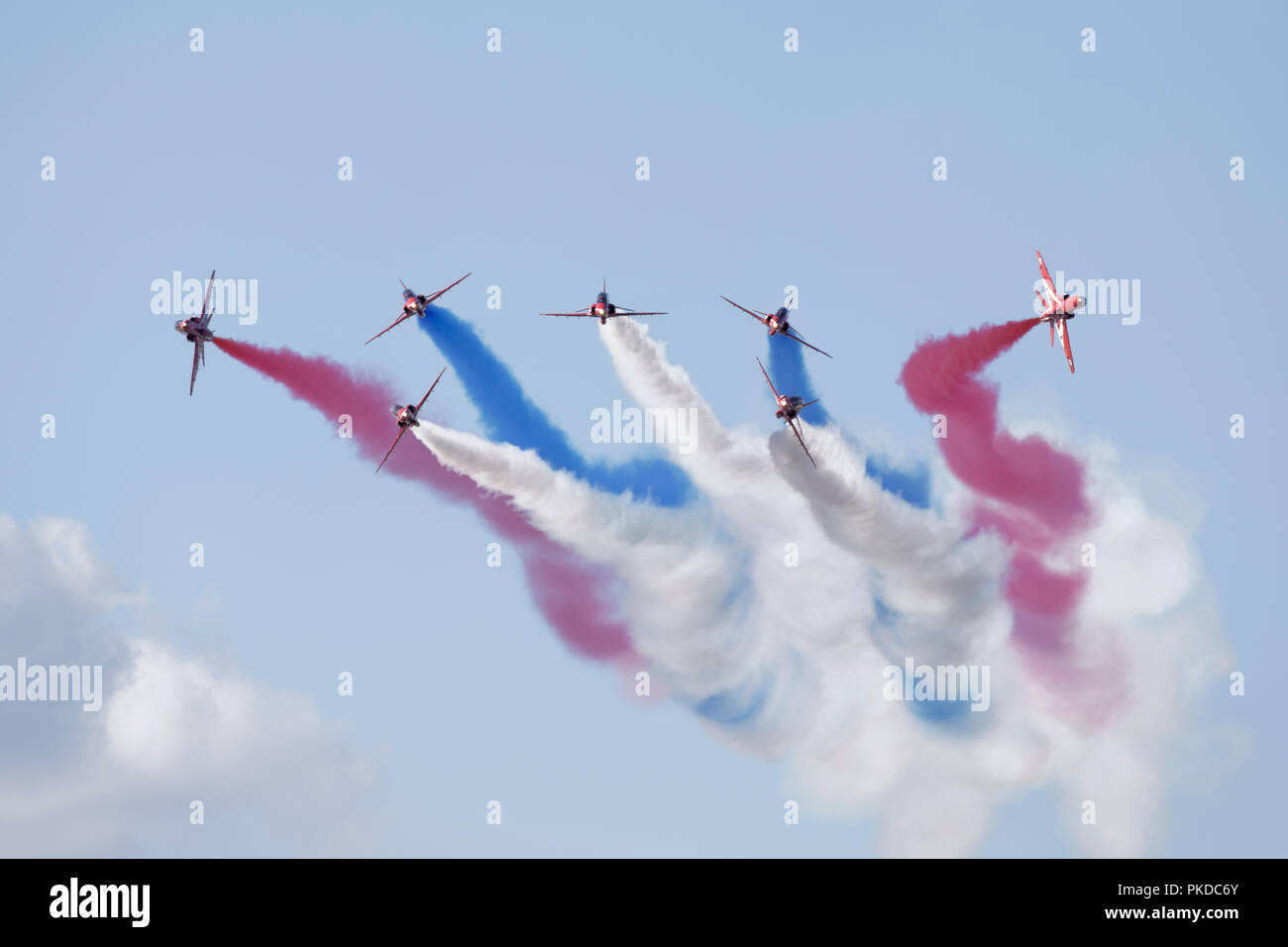 La Royal Air Force britannique des flèches rouges Aerobatic Display Team effectuer leur pause Vixen la manœuvre de la riat Air Show Banque D'Images