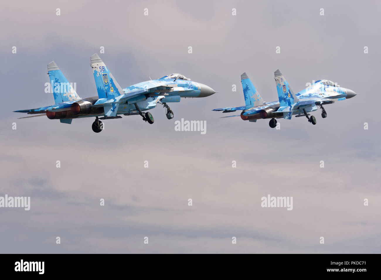 Armée de l'air ukrainienne deux Sukhoi Su-27 la supériorité aérienne des chasseurs à partir RAF Fairford après avoir assisté à la Royal International Air Tattoo Banque D'Images