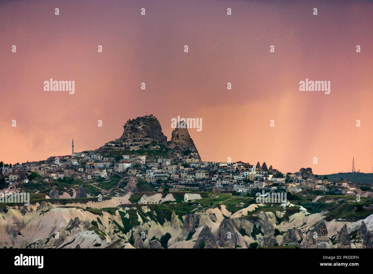 Maisons de village sculpté dans rock formation à Göreme, Cappadoce, Turquie Banque D'Images