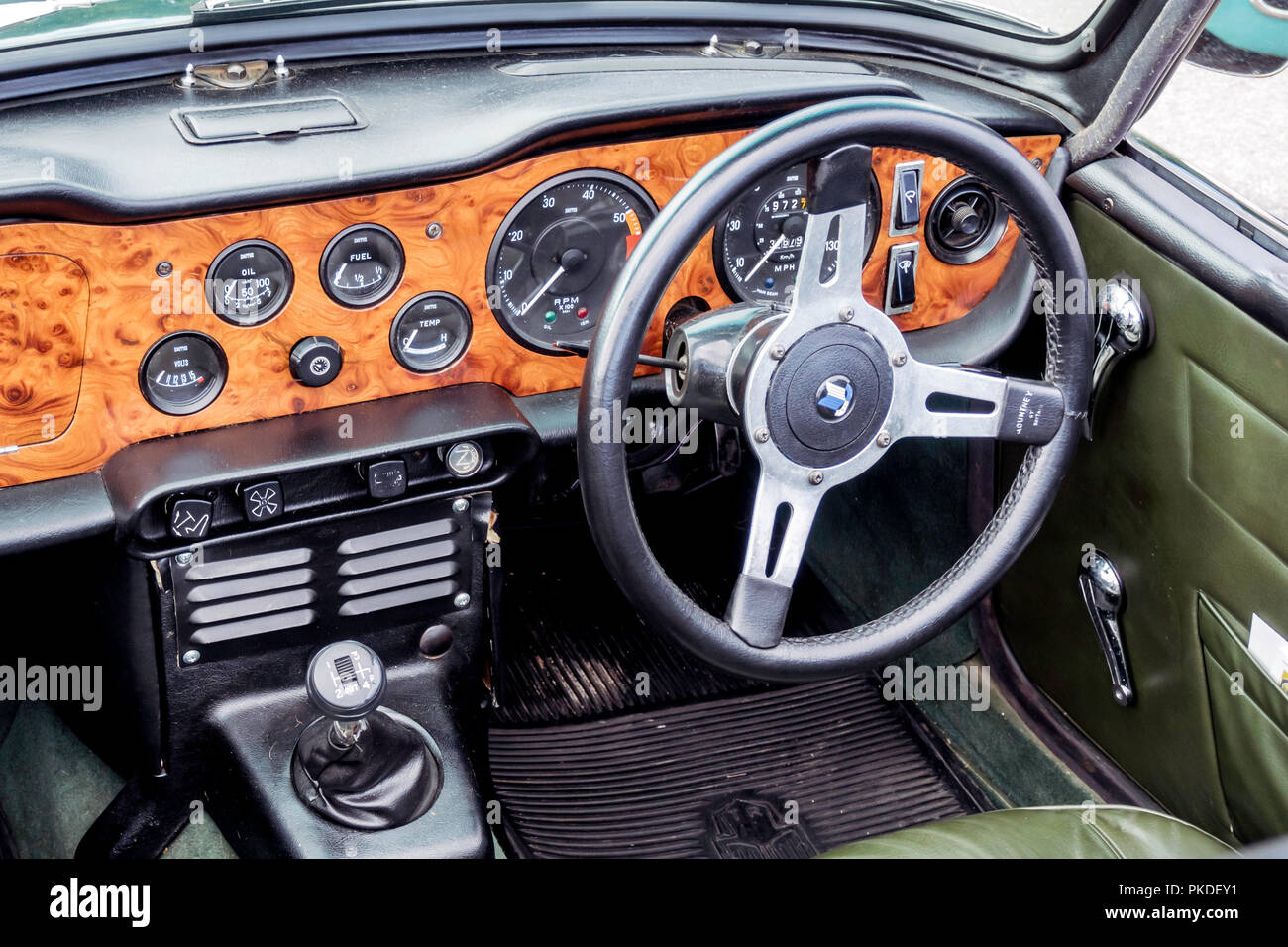 CCockpit d'une Triumph TR6 1970 Voiture de sport à moteur à un moment historique en septembre 2018 Rassemblement à Saltburn Cleveland UK Banque D'Images