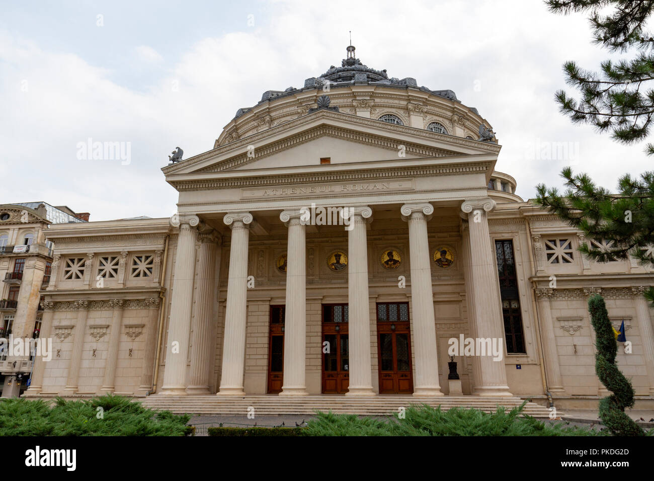 L'Athénée Roumain (en roumain : Ateneul Român) à Bucarest, Roumanie. Banque D'Images