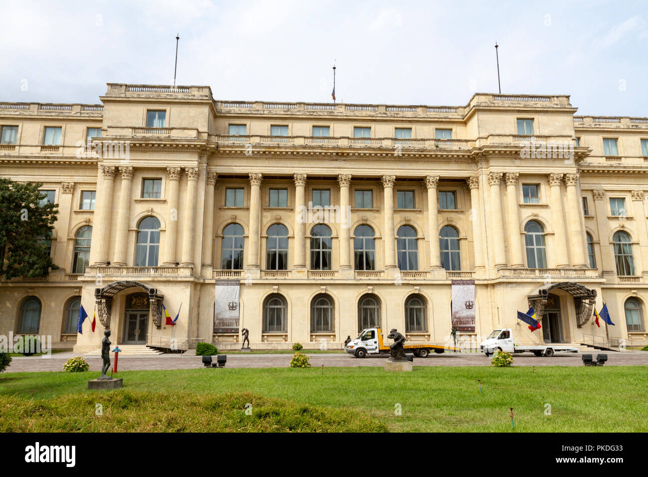 Le Palais Royal de Bucarest (ou juste le Palais Royal, Palatul Regal) qui abrite le Musée National d'Art de Roumanie à Bucarest, Roumanie. Banque D'Images