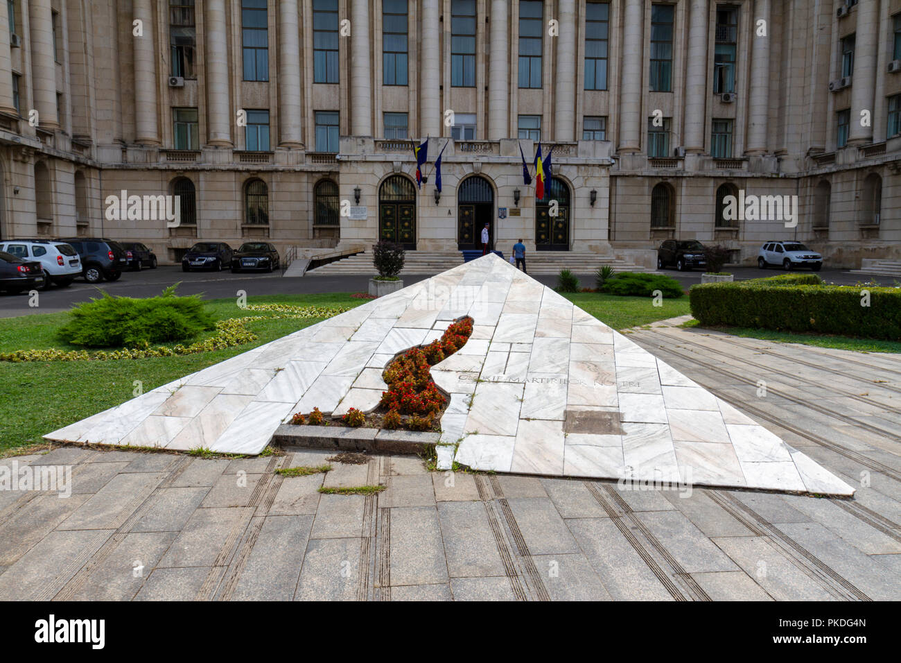 Mémorial en face de l'ancien bâtiment du Comité Central où Nicolae Ceaușescu a prononcé son dernier discours, le 21 décembre 1989 à Bucarest, Roumanie. Banque D'Images