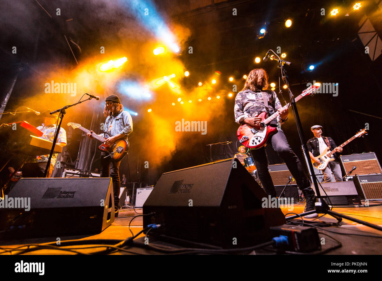 Musicien de la Canadian-American Matt Mays et son groupe jouant à Skookum Music Festival dans le parc Stanley à Vancouver, C.-B. le 7 septembre 2018 Banque D'Images
