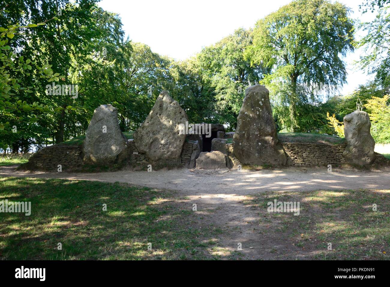 Waylands Smithy long barrow tombe enceinte Néolithique sépulture préhistorique Oxfordshire Ashbury UK Banque D'Images