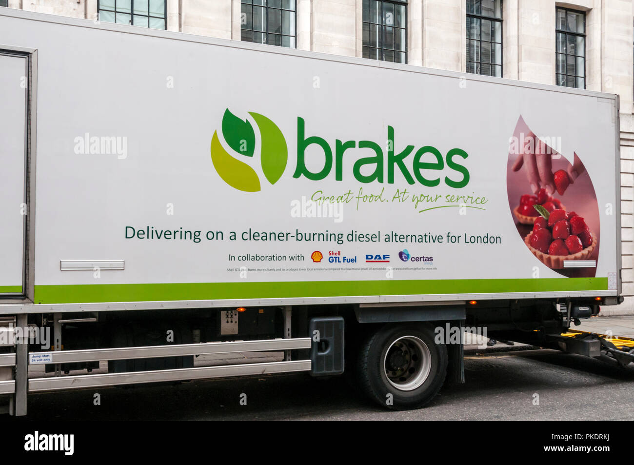 Les freins d'un camion de livraison de nourriture dans le centre de Londres propulsé par Shell GTL carburant. Banque D'Images