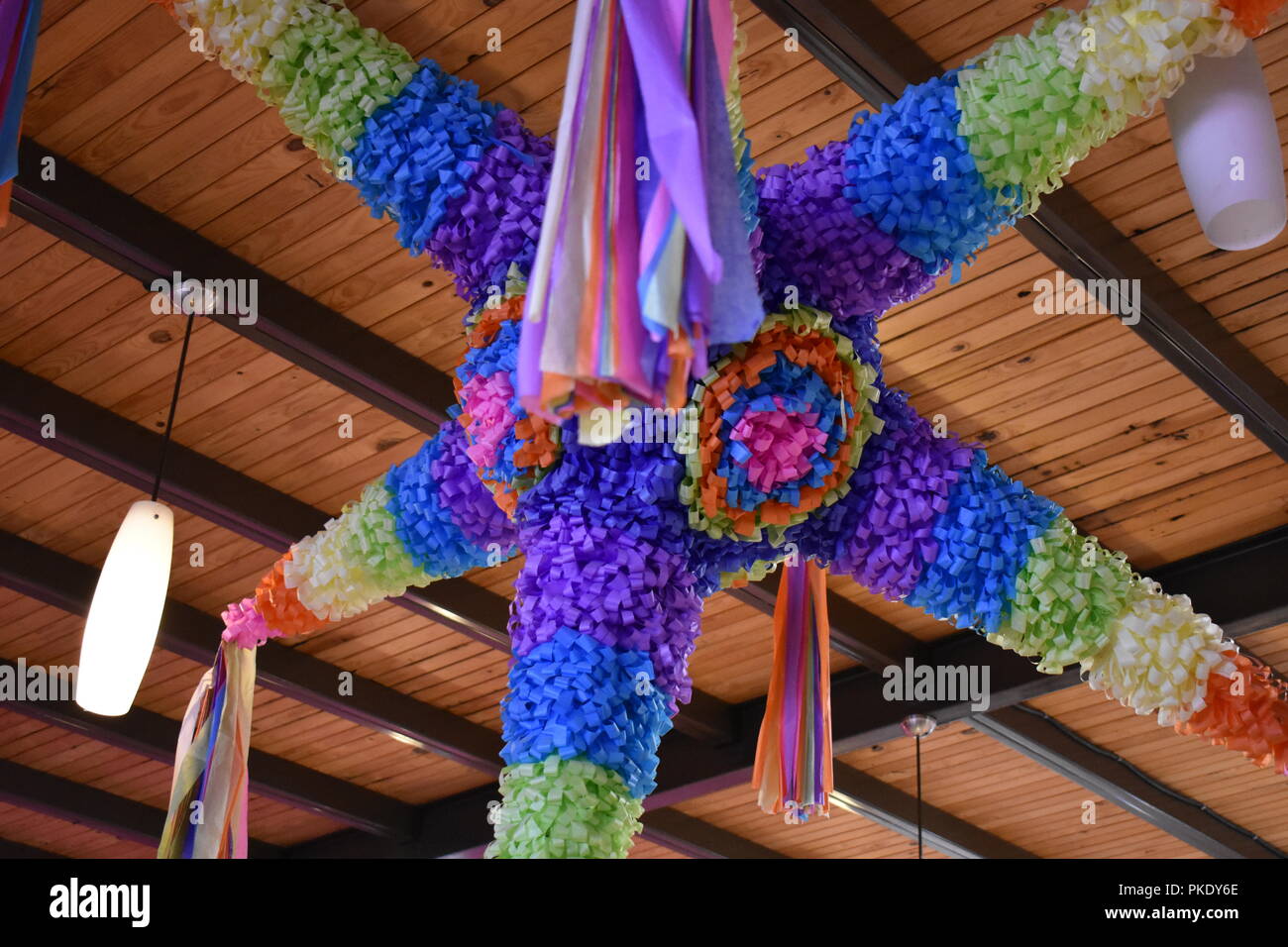 Étoile à cinq branches de couleur mexicaine typique piñata pour anniversaire ou fête de Noël Banque D'Images