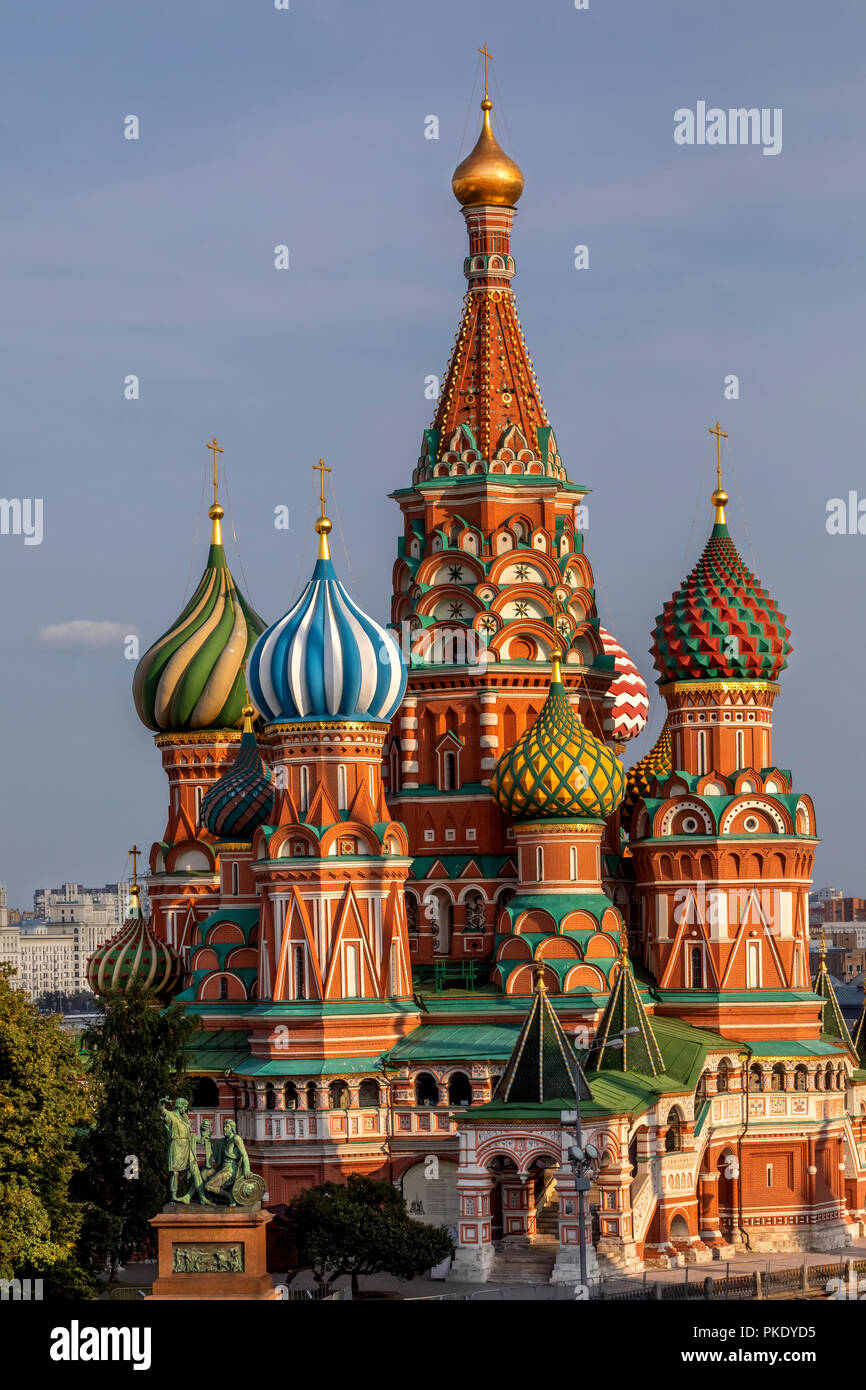 Vue sur St basilics cathédrale sur la Place Rouge à Moscou, Russie Banque D'Images