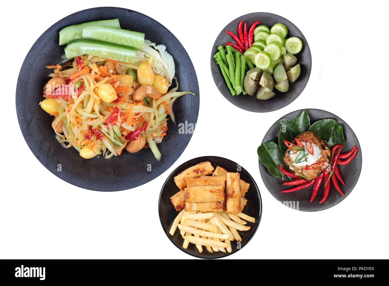 Festival de légumes chinois de isolés comme salade de papaye épicée, légumes mélangés avec des rouleaux de printemps frits et pommes frites, légumes curry j'en streaming Banque D'Images