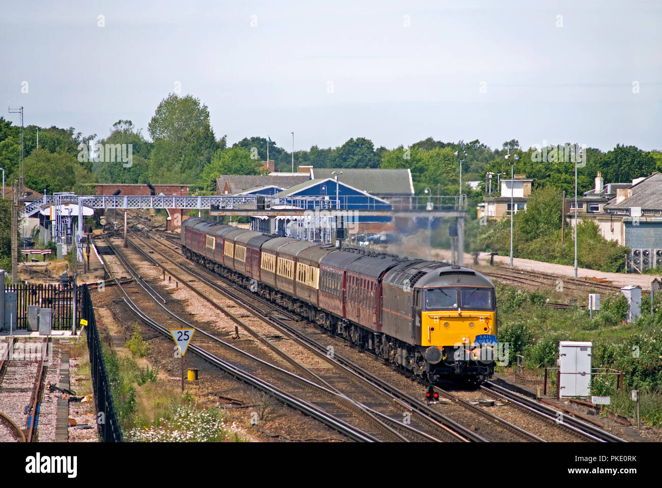 Une paire de locomotives diesel de la classe 47 et les numéros 47786 et 47798 top tailing un passionné railtour à Paddock Wood le 23 mai 2009. Banque D'Images