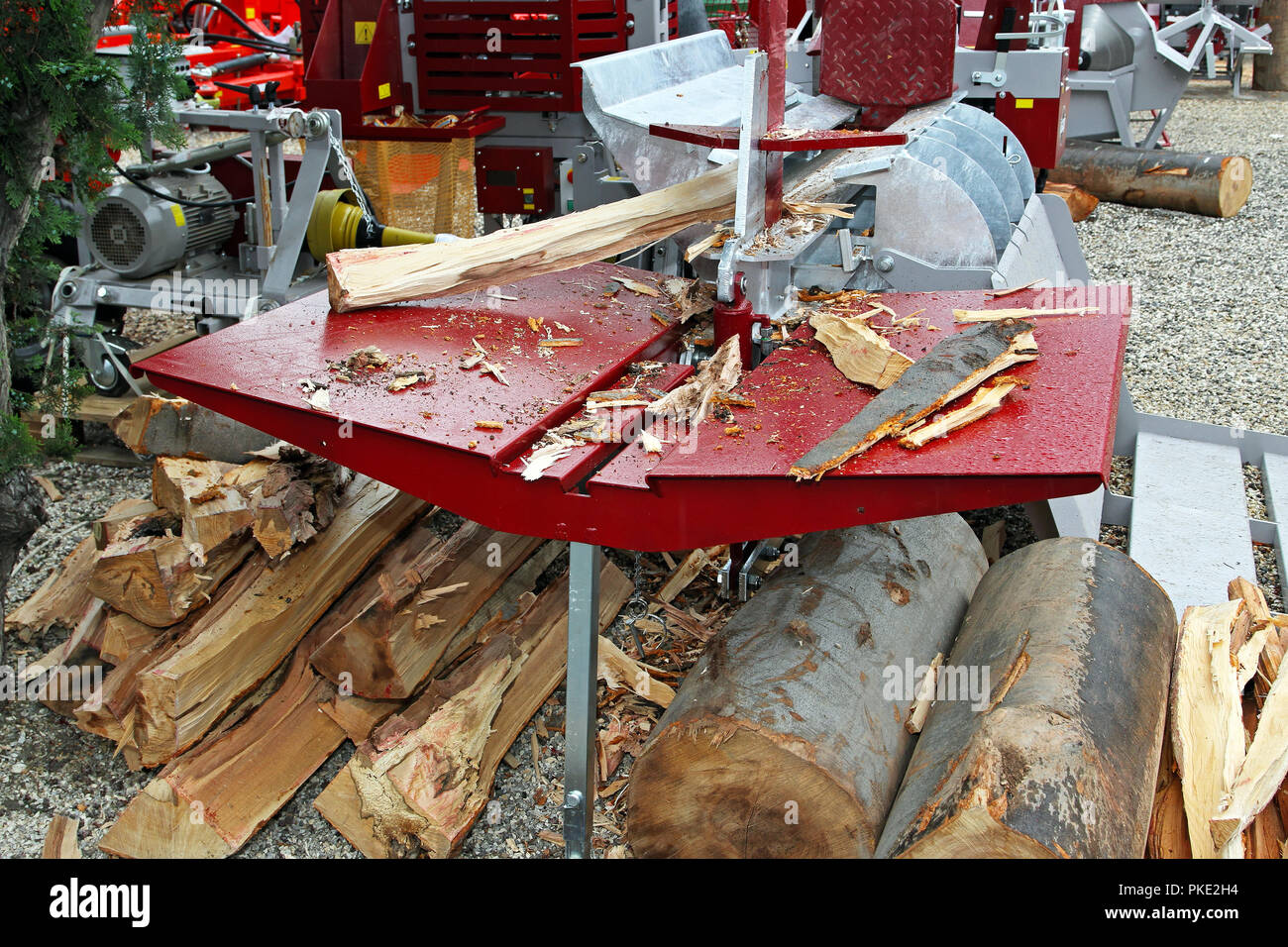 Bois de feu et de trancheuse machine hydraulique Banque D'Images