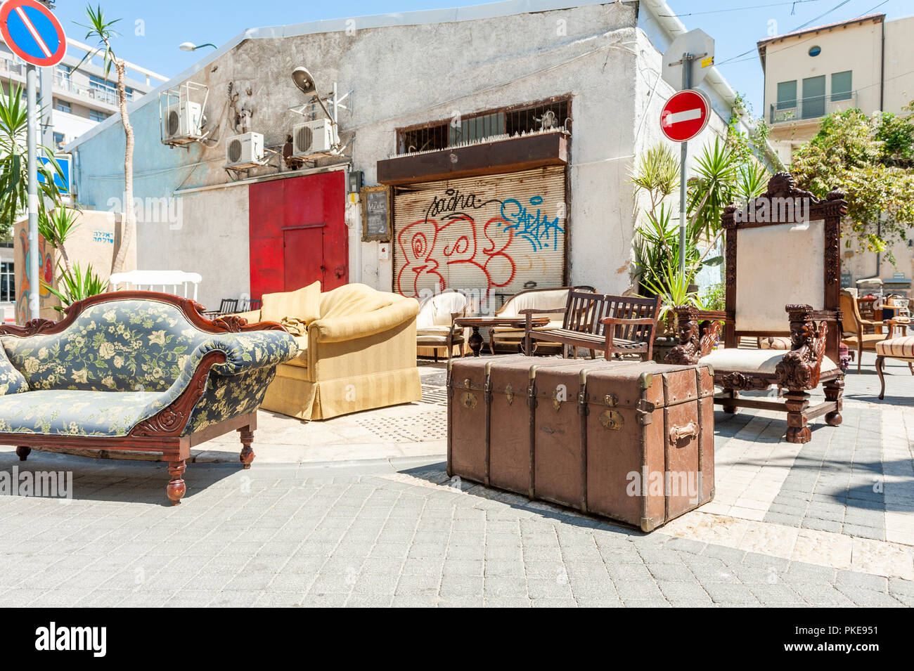 Israël, Tel Aviv - 07 septembre 2018 : Shuk hapishpeshim brocante - meubles d'occasion Banque D'Images