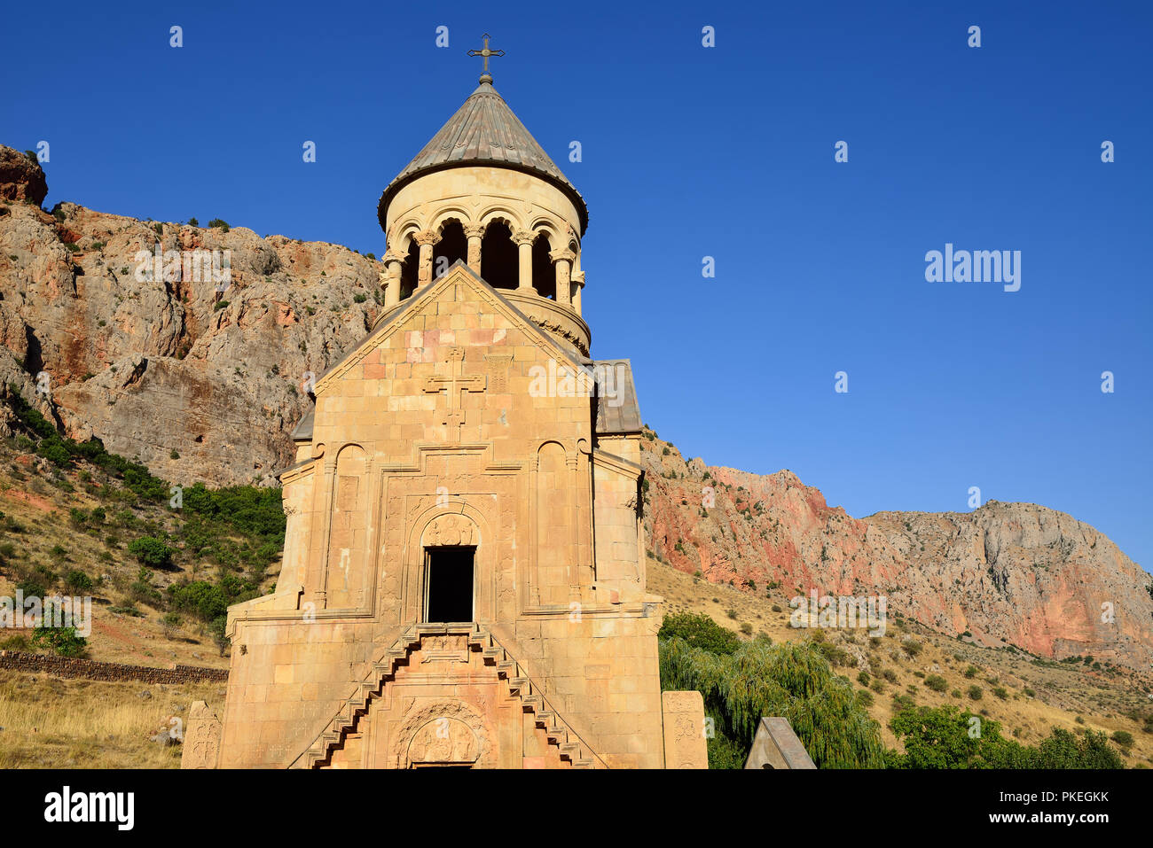 L'Arménie, près du monastère de Noravank Aréni village. Le monastère du 13ème siècle, mettre dans le ravin de la rivière de l'Arpa, dans le Wajoc Dzor pr Banque D'Images
