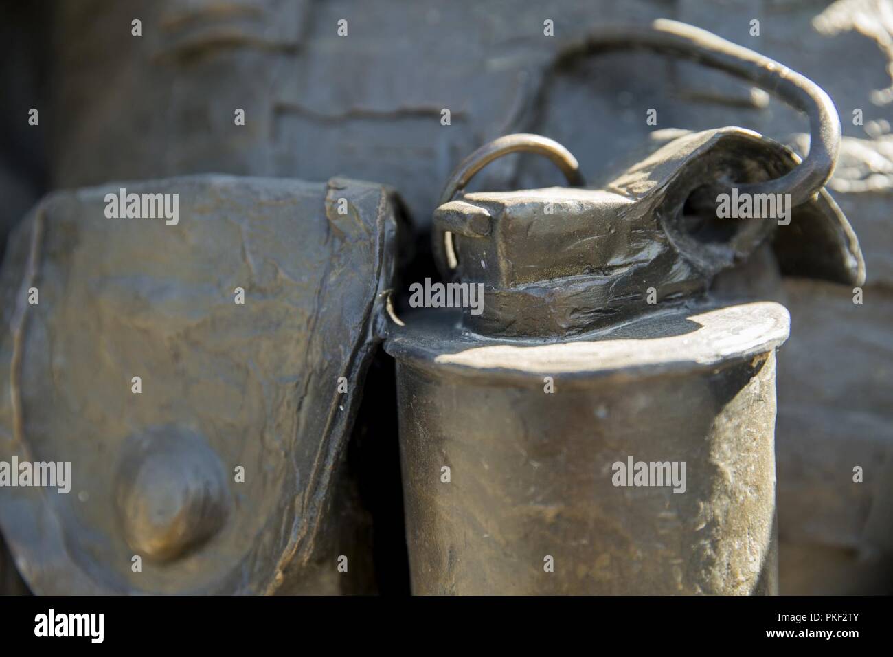 Close up of Sgt. Le major Bradley Kasal statue au bataillon du guerrier blessé- Ouest, Marine Corps Base Camp Pendleton, en Californie, le 1 août 2018. Kasal a reçu une Croix de la Marine pour les actions héroïques dans un premier sergent au cours de l'Opération Phantom Fury à Fallujah, l'Iraq dans le cadre de l'opération Iraqi Freedom. Banque D'Images