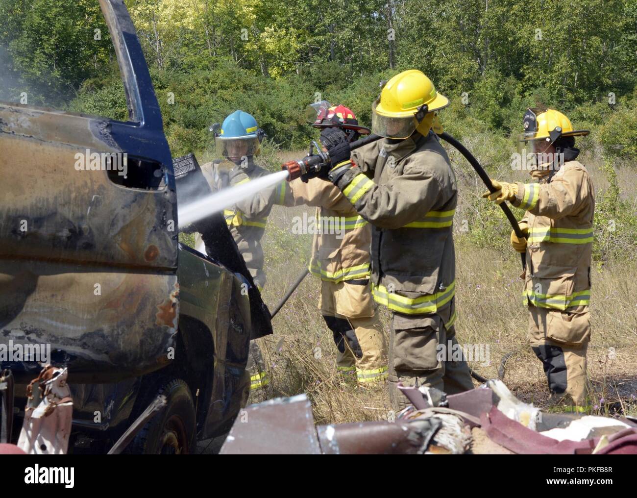 Former les pompiers estonien comme premiers intervenants dans un véhicule à l'exercice d'extraction de la carrière de calcite Carmeuse, Rogers City, Michigan, pendant la grève du nord 18 le 9 août, 2018. 18 Northern Strike est une Garde nationale parrainée par le Bureau de l'exercice réunissant les membres en service de nombreux États, plusieurs branches de service et un certain nombre de pays de la coalition au cours des trois premières semaines d'août 2018 au Camp d'entraînement aux Manœuvres conjointes de l'ombre et le Centre d'Alpena préparation au combat au Centre, tous deux situés dans le nord du Michigan et exploité par la Garde nationale du Michigan. La Nation commune accrédités Banque D'Images