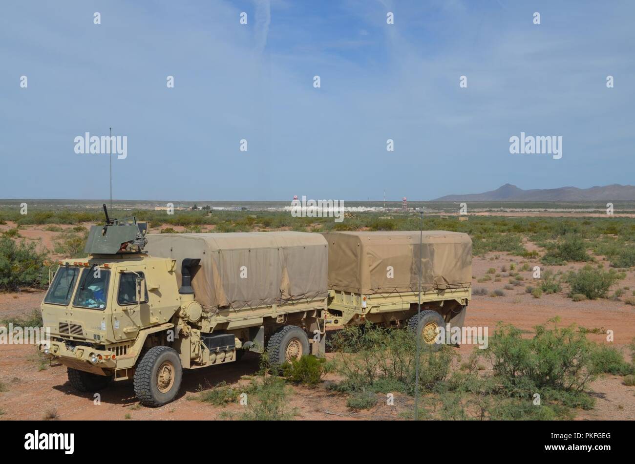 Camp militaire de Dona Ana, aussi appelé le RUBA (unité de rotation un bivouac) à Fort Bliss, au Texas, est dans la distance en tant que soldats de la Garde nationale de Caroline du Sud 4-118ème, 30e Régiment Blindé Armored Brigade Combat Team, après avoir quitté le ruba et prêts à commencer trois semaines d'intense interarmes à XCTC (exportable) Capacité d'entraînement au combat AUG. 6-28, 2018, à Fort Bliss, Texas. XCTC est une première et de l'Armée de tir réel coordonné NGB exercice qui permet une expérience semblable à la lutte contre les centres de formation de la Garde nationale et accroît la capacité de l'unité de combat et la létalité Banque D'Images