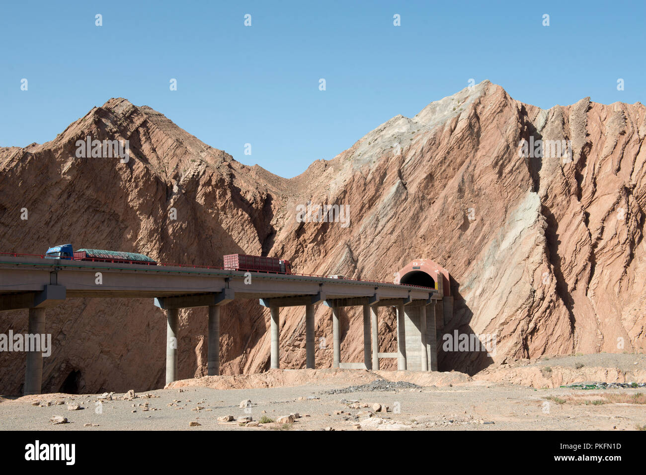 Xinjiang tunnel routier kuqa Banque D'Images