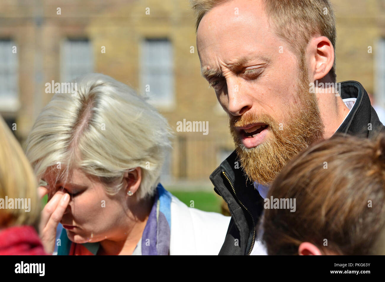 Londres, Royaume-Uni. 13 septembre, Londres. Les amis et la famille de Kweku Adoboli ghanéen inscrivez-vous son lecteur MP Hannah Bardell (Livingstone) de demander au ministre de l'intérieur de cesser son expulsion imminente. L'ex-banquier d'UBS a été reconnu coupable d'une fraude de 1,4 milliard € en 2012. Près de 100 députés et 18 MSPs ont signé une lettre s'opposant à son expulsion. Credit : PjrFoto/Alamy Live News Banque D'Images
