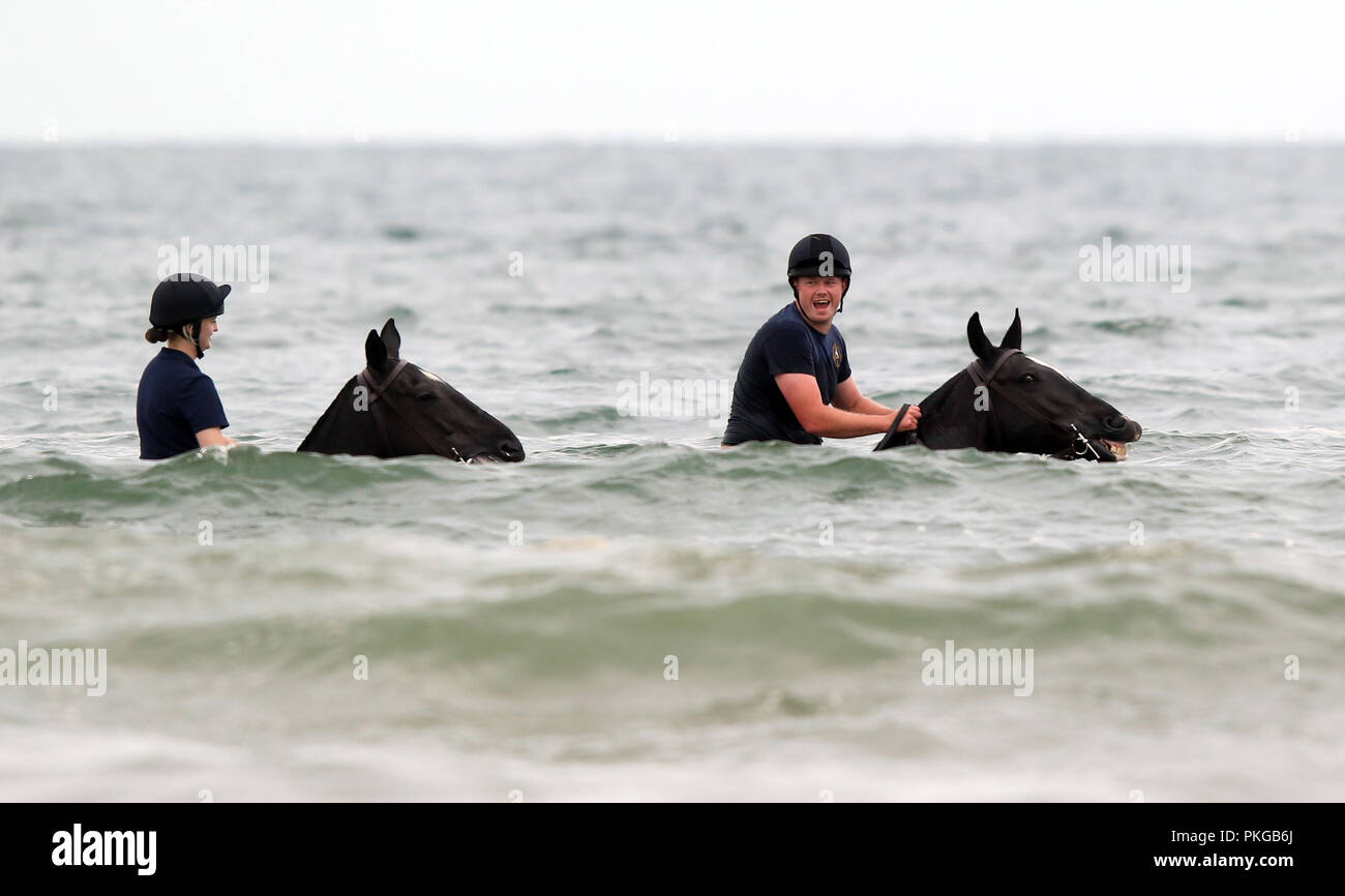 Holkham, Norfolk, Royaume-Uni. 12Th Sep 2018. Des soldats et des chevaux de la troupe Kings Royal Horse Artillery profitant de leur formation sur la plage de Holkham, Norfolk, le 12 septembre 2018. Crédit : Paul Marriott/Alamy Live News Banque D'Images