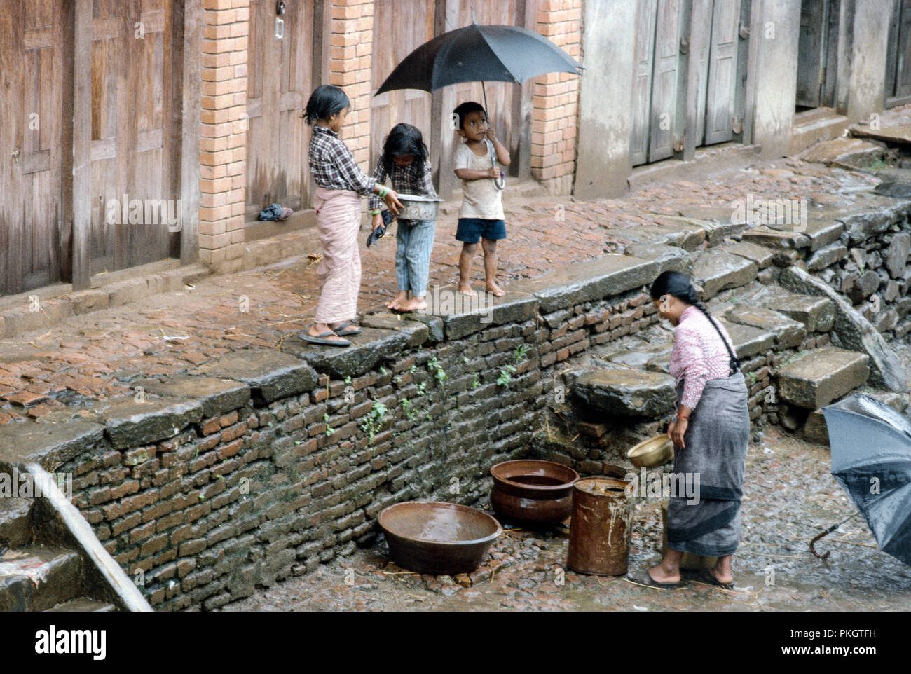 Recueillir l'eau de pluie Banque D'Images