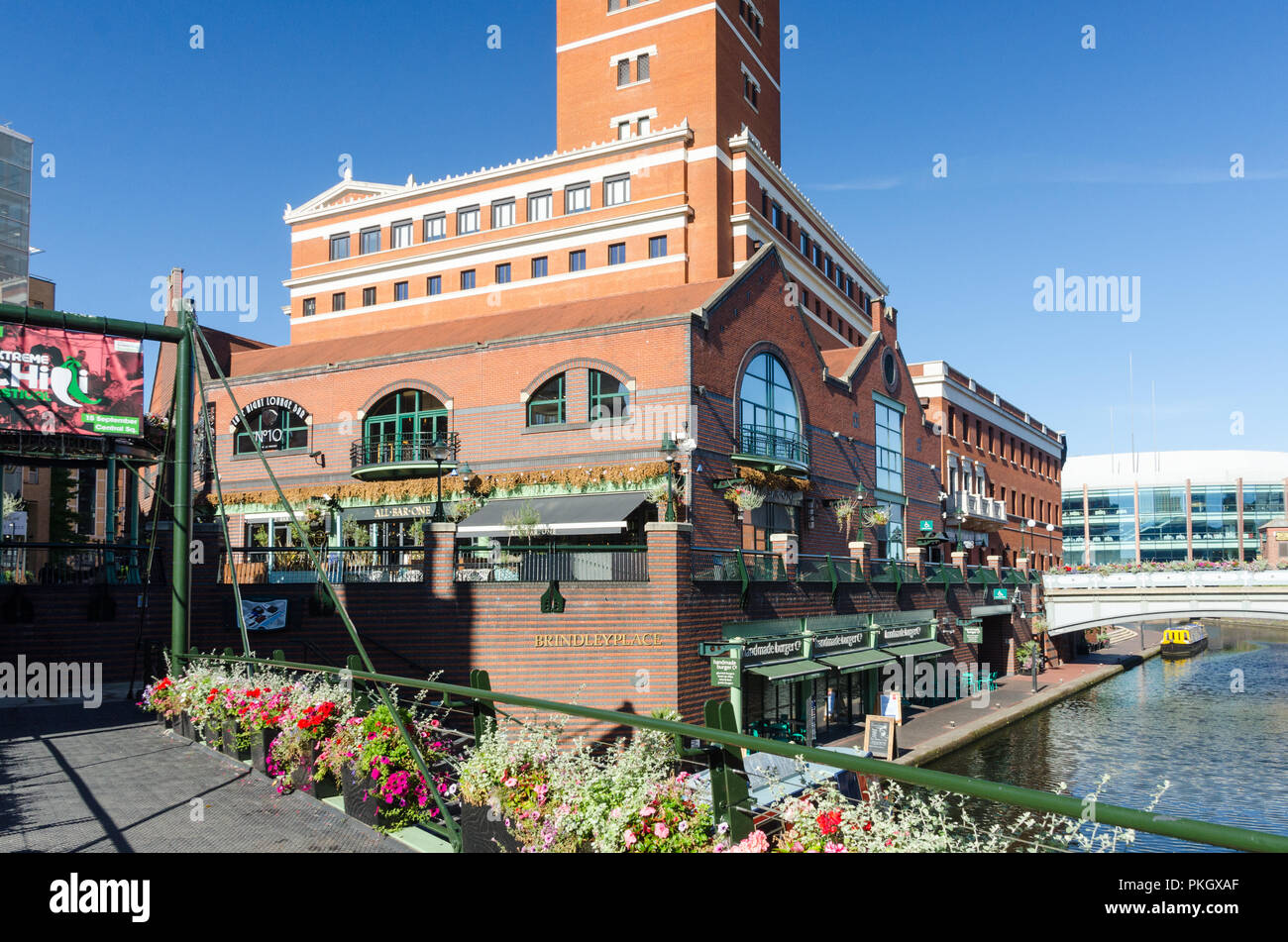 Bars et restaurants sur le côté du canal à Brindley Place, Birmingham Banque D'Images