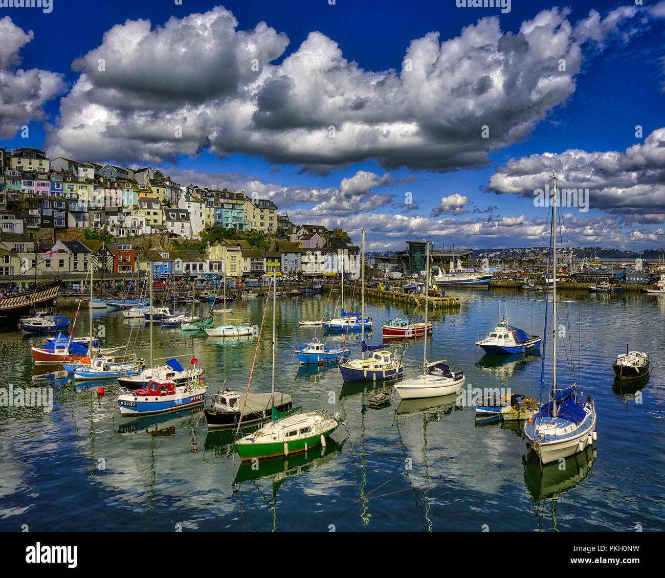 Fr - Brixham DEVON : Port et Village (HDR-photographie) Banque D'Images