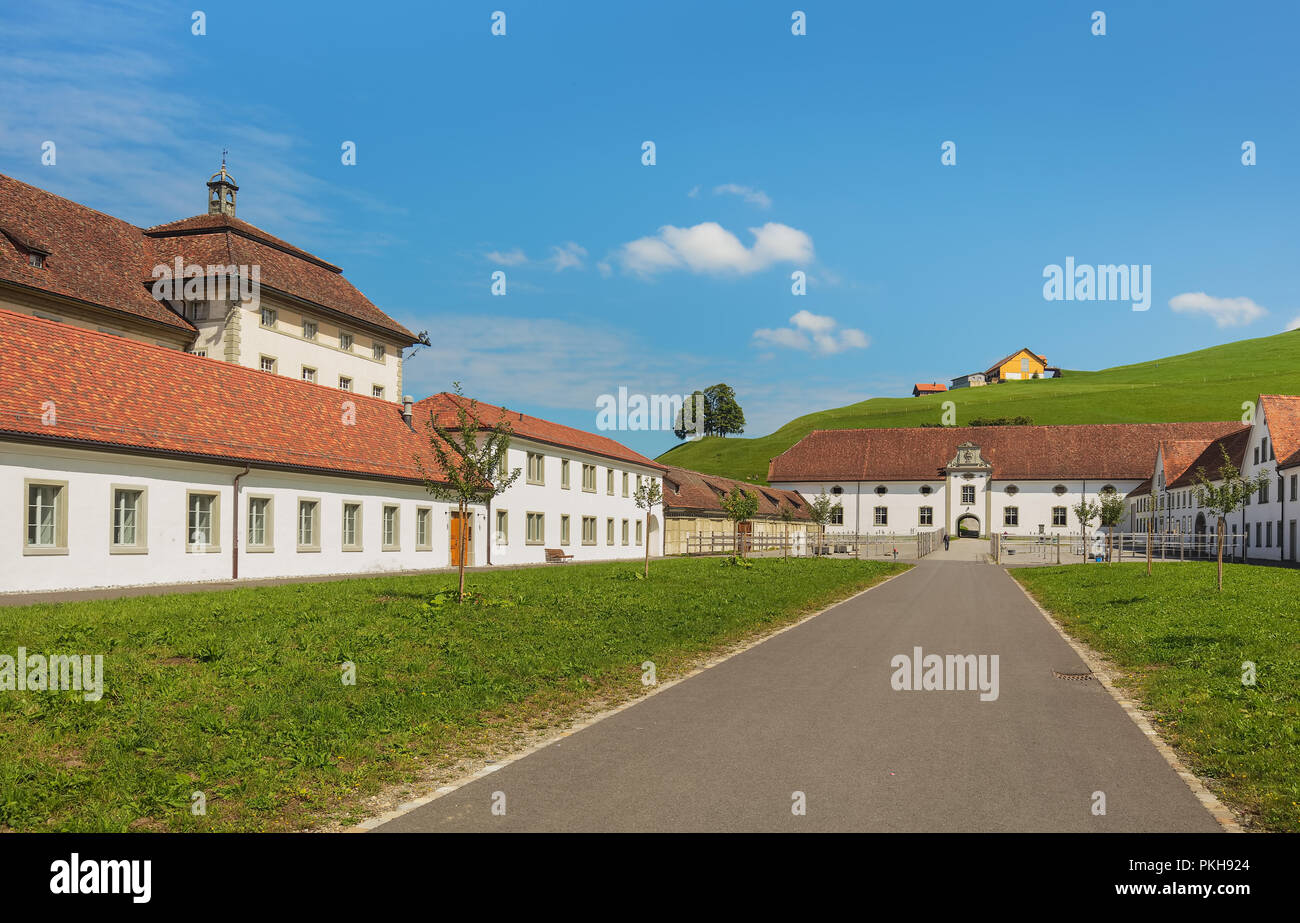 Einsiedeln, Suisse - septembre 7, 2015 : Cour de l'abbaye d'Einsiedeln. Abbaye d'Einsiedeln est un monastère bénédictin situé sur la commune d'Einsiedeln Banque D'Images