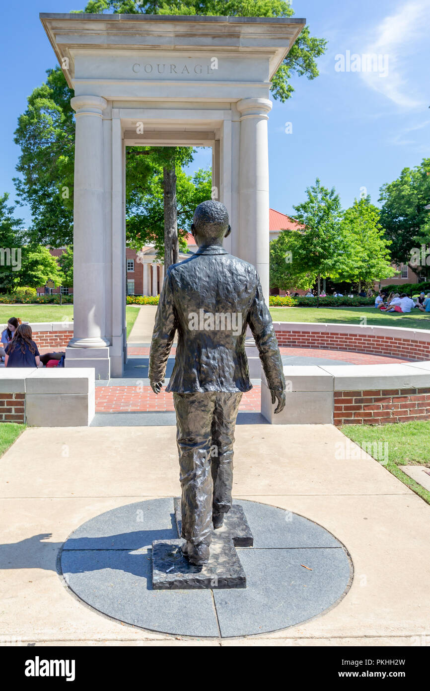 OXFORD, MS/USA - 7 juin 2018 : James Meredith statue et monument situé sur le campus de l'Université du Mississippi. Banque D'Images