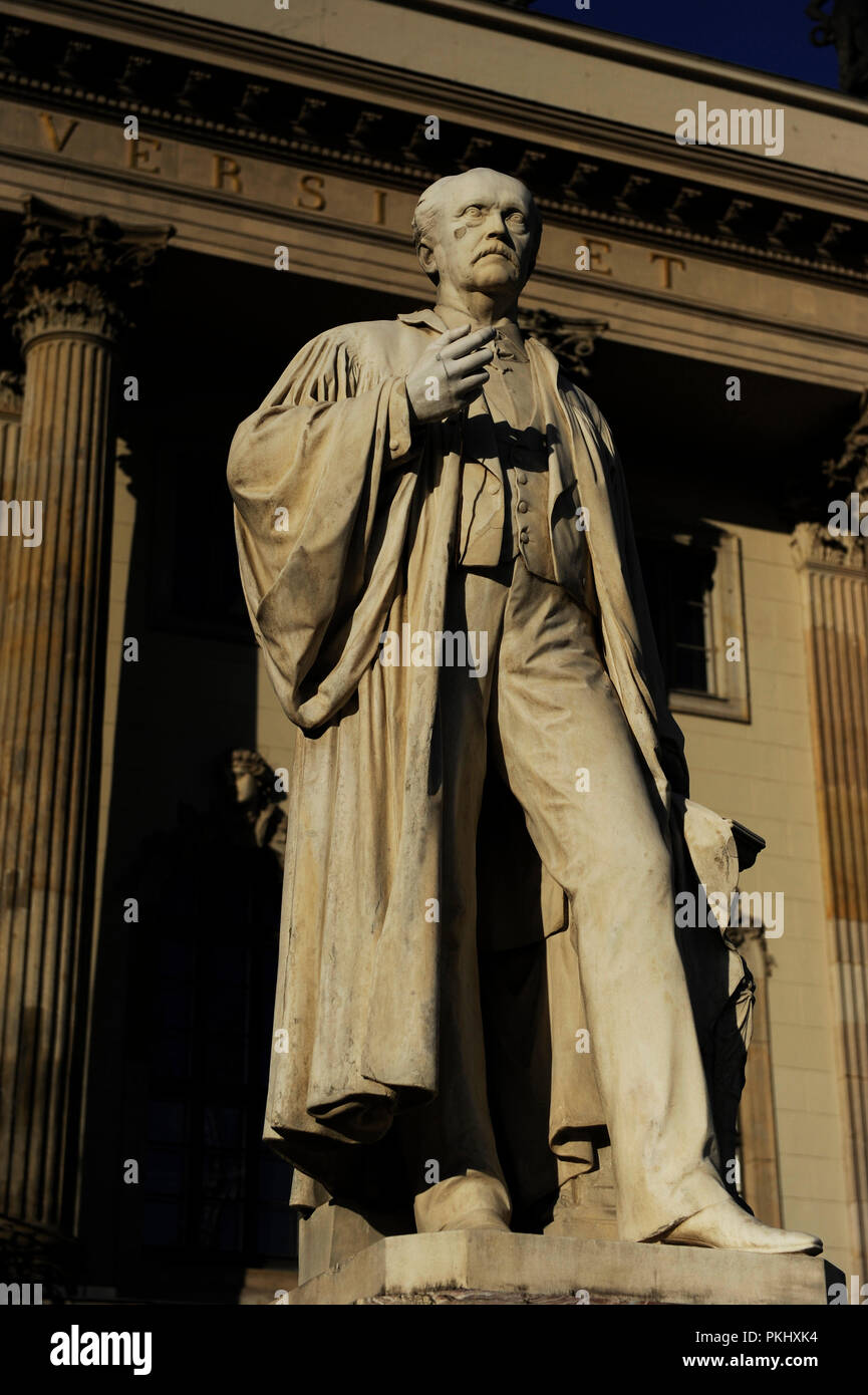 Hermann Von Helmholtz (Potsdam, 1821-Charlottenburg, 1894). Scientifique et philosophe allemand. Statue du sculpteur Ernst Herter, situé à l'Université Humboldt. Berlin. L'Allemagne. Banque D'Images